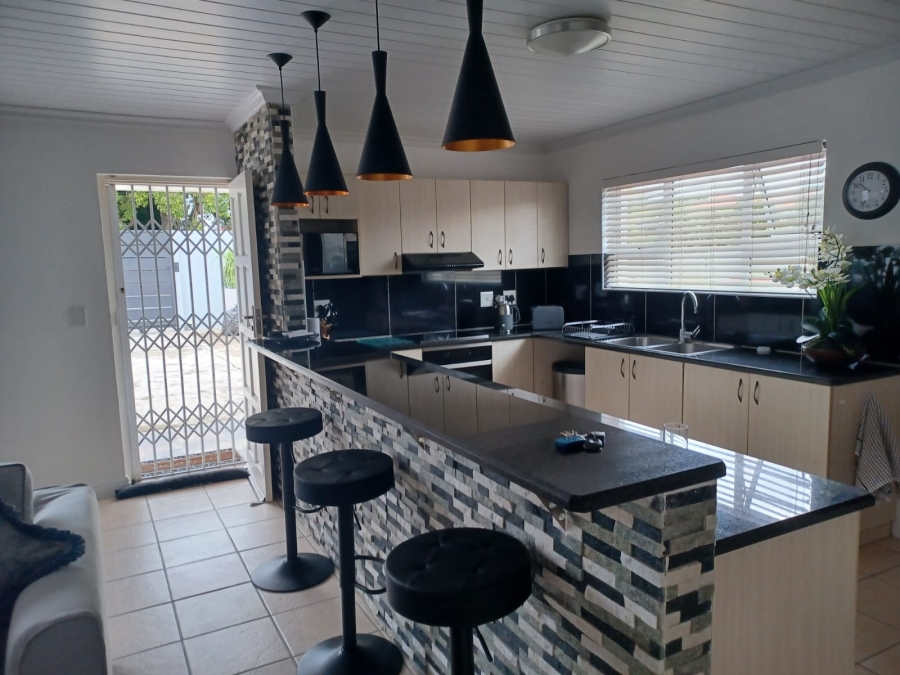 To Let 2 Bedroom Property for Rent in Beacon Bay Eastern Cape